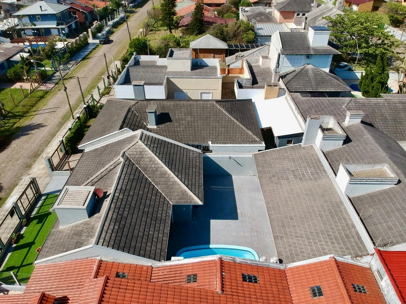 Casa com piscina próxima ao mar: 39ª foto da galeria de imagens do imóvel