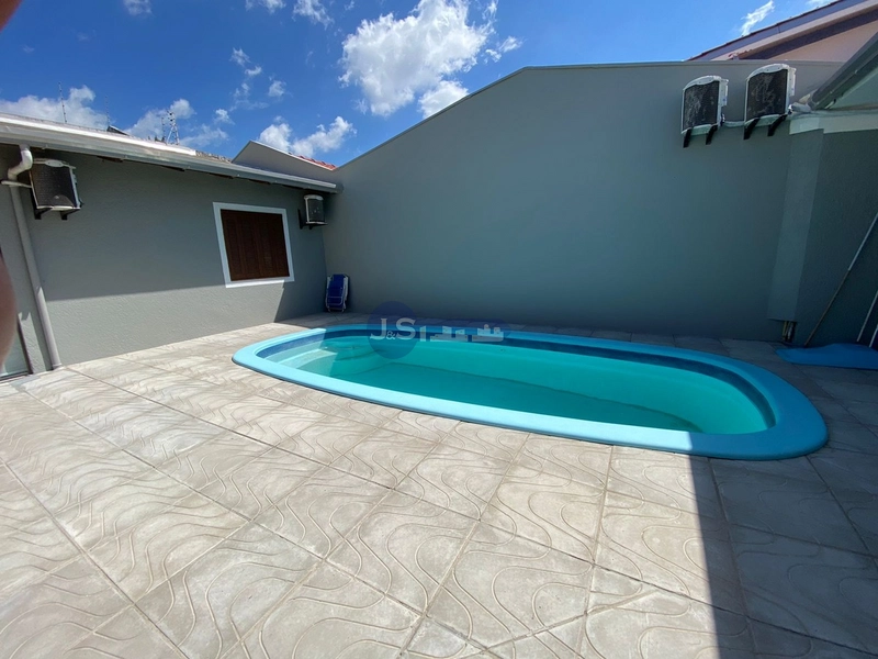 Casa com piscina próxima ao mar: 5ª foto da galeria de imagens do imóvel
