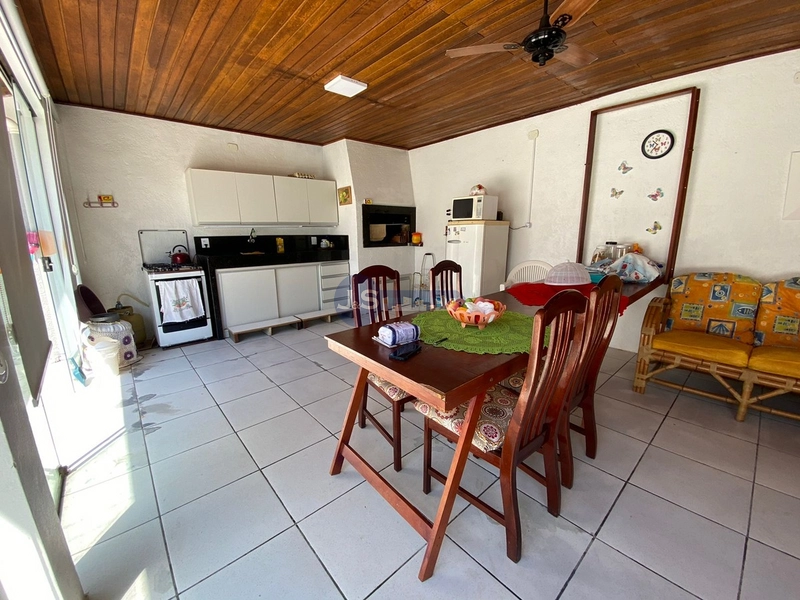 Casa com piscina próxima ao mar: 21ª foto da galeria de imagens do imóvel