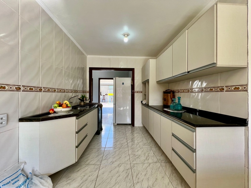 Casa com piscina próxima ao mar: 13ª foto da galeria de imagens do imóvel