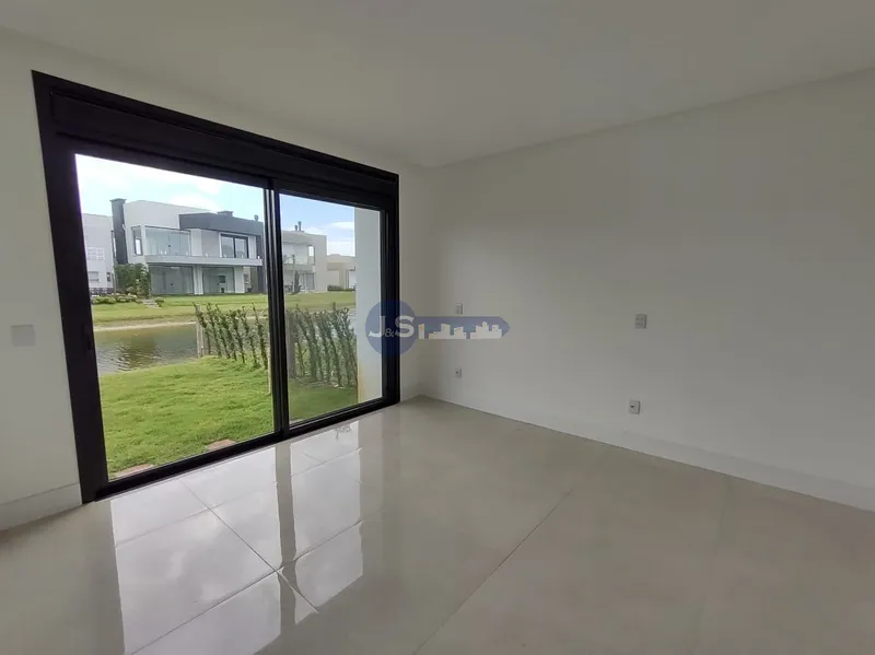 MAGNÍFICA CASA CEM CONDOMINIO COM FUNDO PARA O LAGO: 14ª foto da galeria de imagens do imóvel