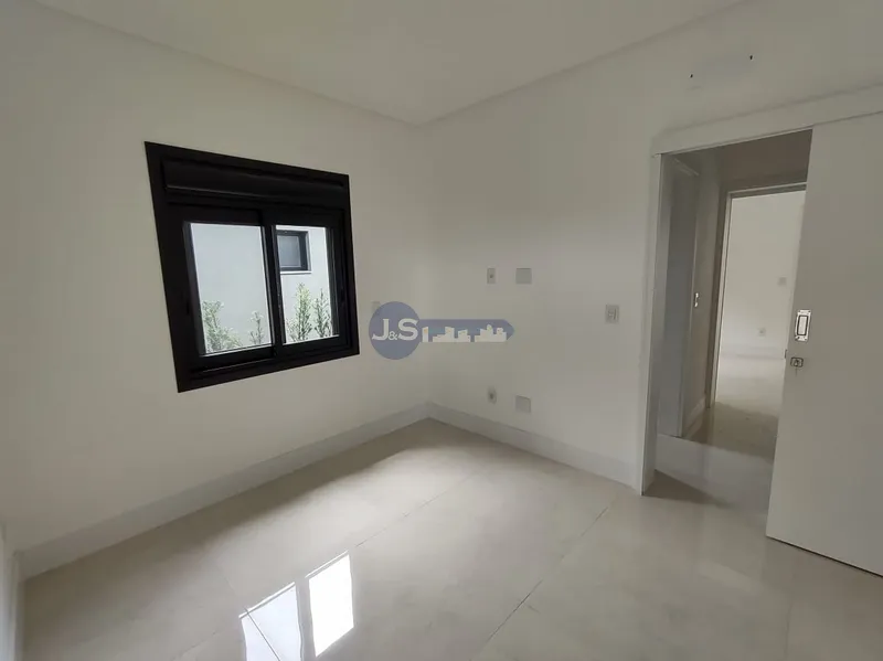 MAGNÍFICA CASA CEM CONDOMINIO COM FUNDO PARA O LAGO: 18ª foto da galeria de imagens do imóvel