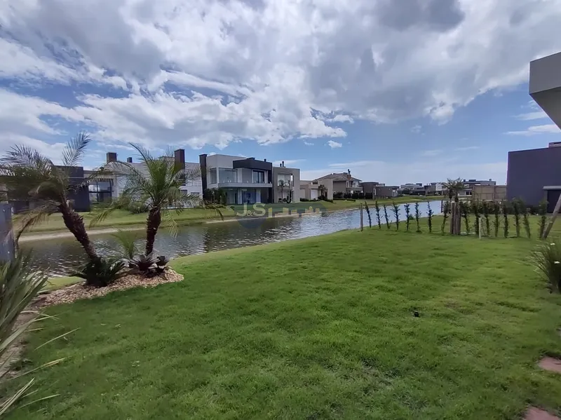 MAGNÍFICA CASA CEM CONDOMINIO COM FUNDO PARA O LAGO: 22ª foto da galeria de imagens do imóvel