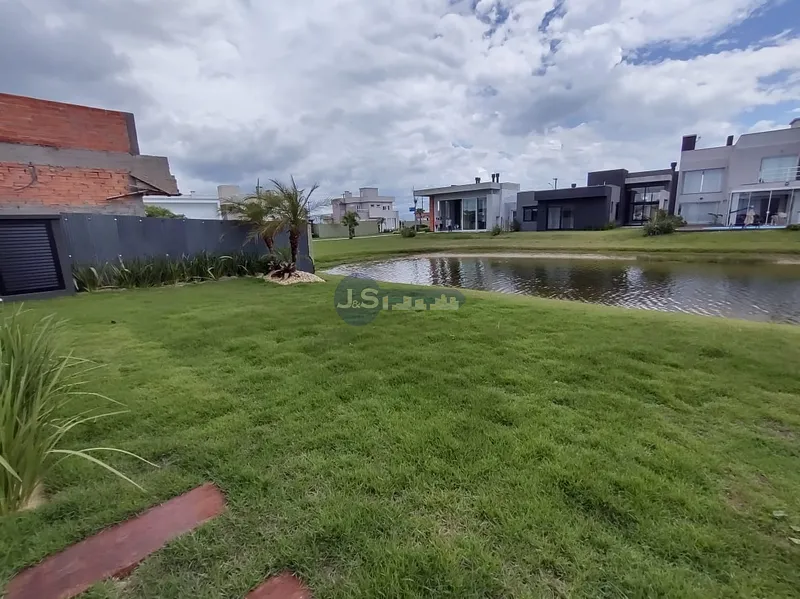 MAGNÍFICA CASA CEM CONDOMINIO COM FUNDO PARA O LAGO: 27ª foto da galeria de imagens do imóvel