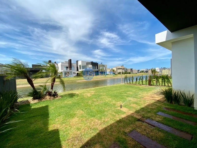 MAGNÍFICA CASA CEM CONDOMINIO COM FUNDO PARA O LAGO: 40ª foto da galeria de imagens do imóvel