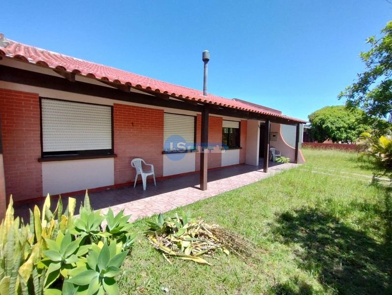 CASA EM ATLÂNTIDA SUL: 1ª foto da galeria de imagens do imóvel