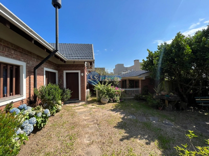 Casa em Atlântida Sul: 75ª foto da galeria de imagens do imóvel