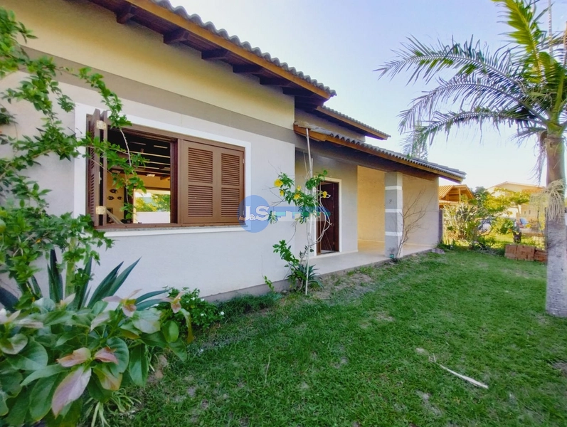 Casa em Atlântida Sul: 8ª foto da galeria de imagens do imóvel