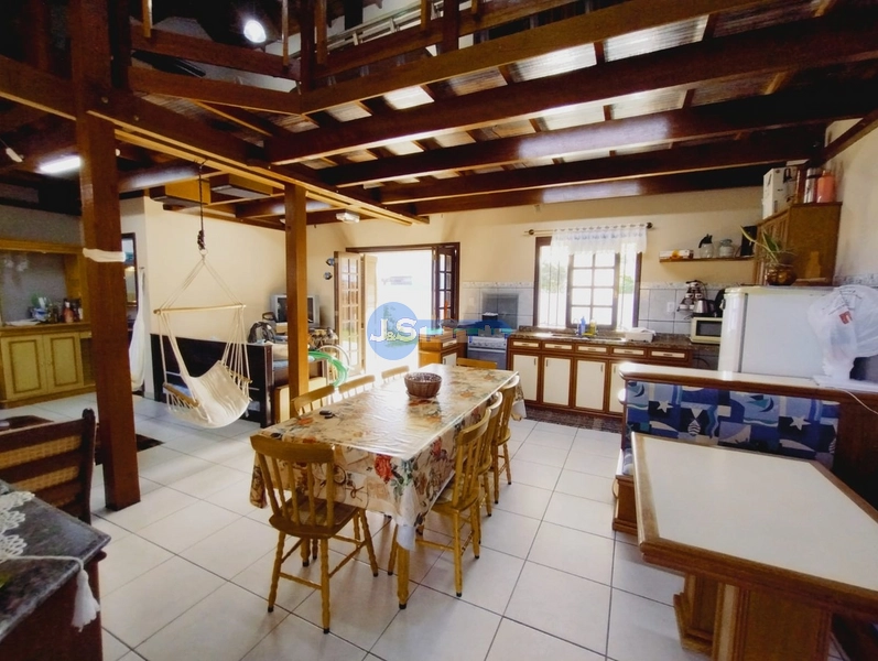 Casa em Atlântida Sul: 2ª foto da galeria de imagens do imóvel
