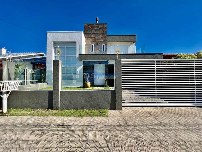 Excelente casa em Atlântida Sul: 2ª foto da galeria de imagens do imóvel