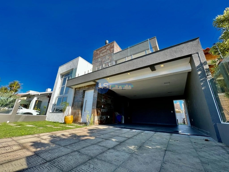Excelente casa em Atlântida Sul: 1ª foto da galeria de imagens do imóvel