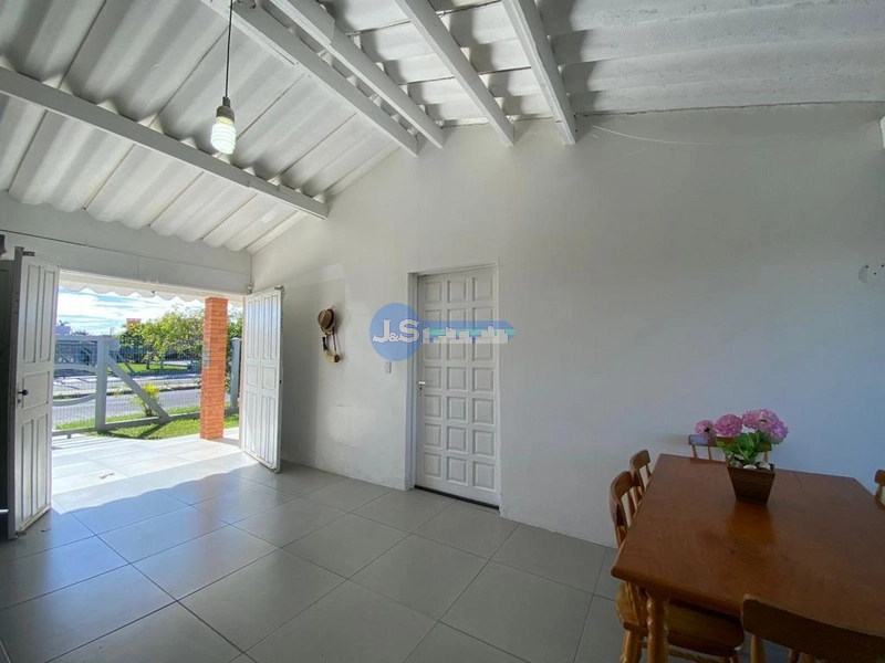 Casa em Atlântida Sul: 8ª foto da galeria de imagens do imóvel