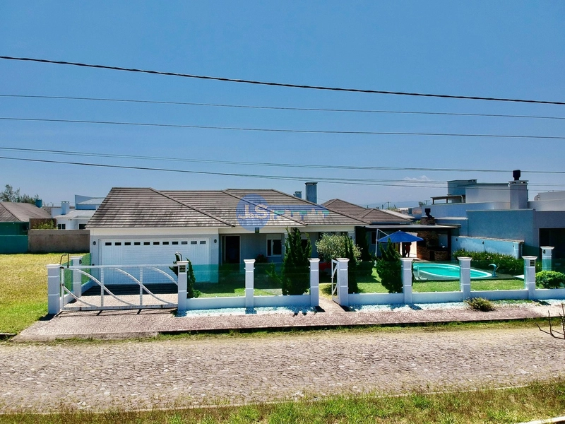 Casa em Atlântida Sul: 1ª foto da galeria de imagens do imóvel