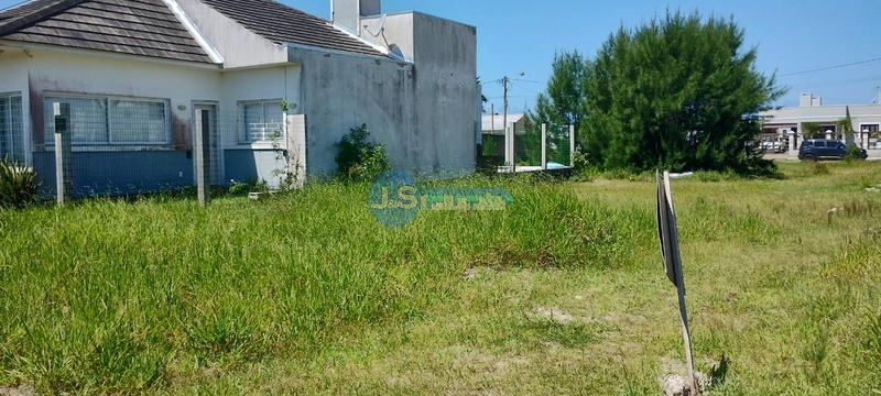 TERRENO: 3ª foto da galeria de imagens do imóvel
