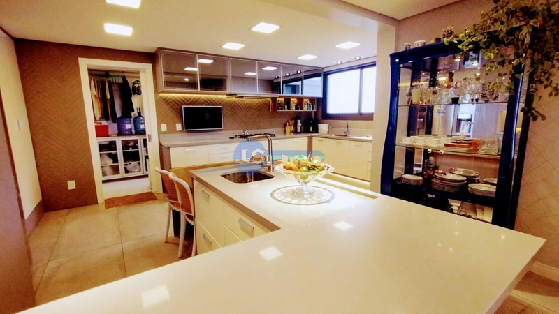Excelente Apartamento 03 Suítes, 04 vagas de garagem, Área Nobre de Ca: 13ª foto da galeria de imagens do imóvel