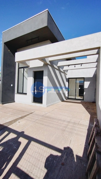 CASA DE PRAIA COM PISCINA: 1ª foto da galeria de imagens do imóvel