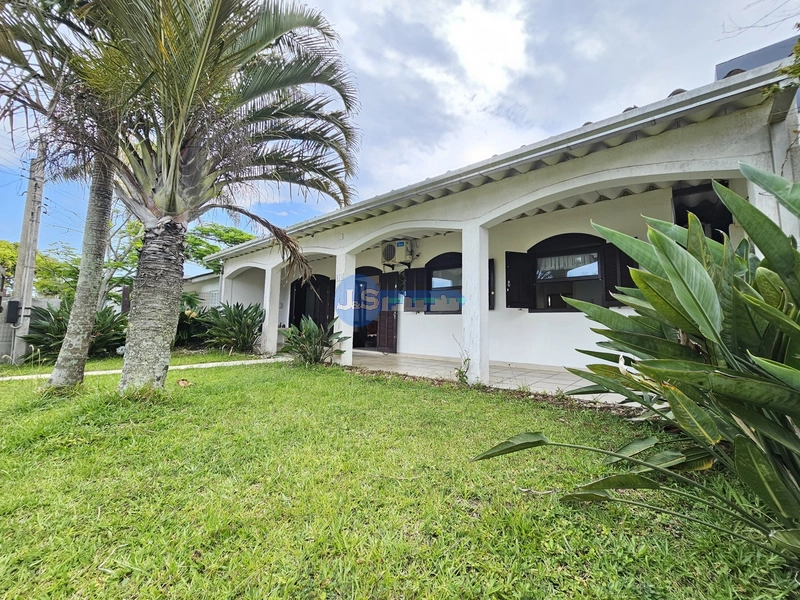 Casa de Praia com 02 Terrenos e Excelente Localização: 1ª foto da galeria de imagens do imóvel