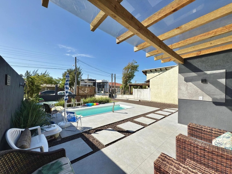 CASA DE PRAIA COM PISCINA: 1ª foto da galeria de imagens do imóvel