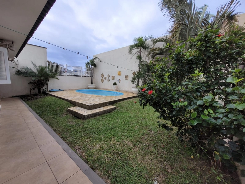 EXCELENTE CASA COM PISCINA: 5ª foto da galeria de imagens do imóvel