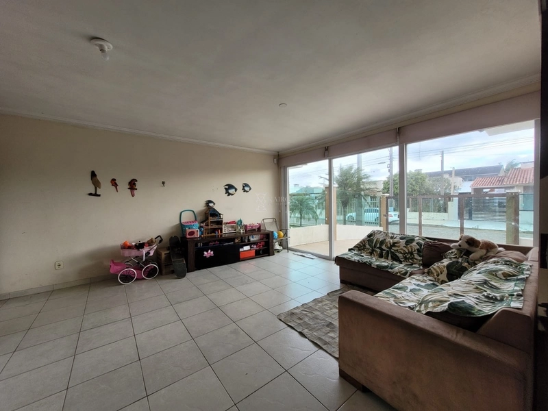 EXCELENTE CASA COM PISCINA: 13ª foto da galeria de imagens do imóvel