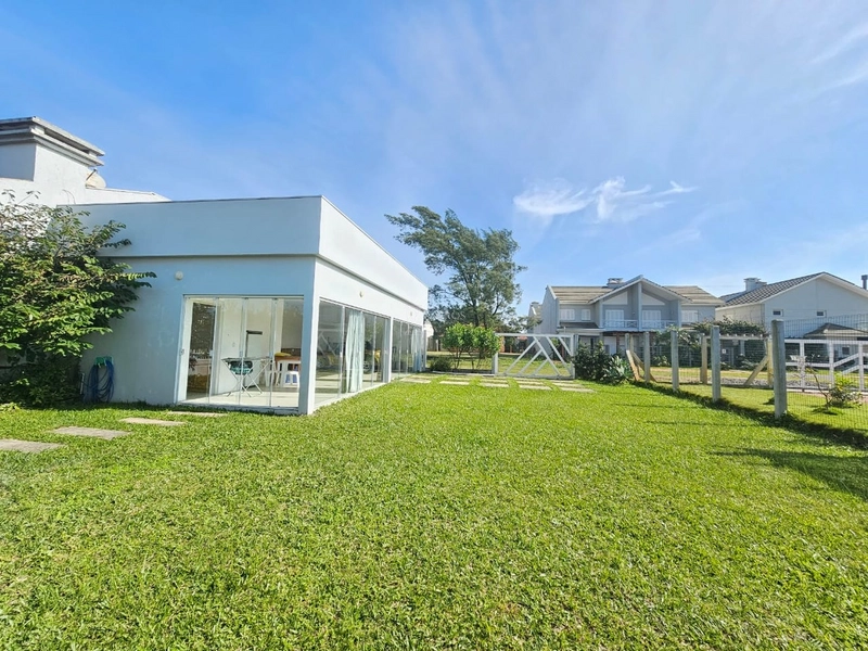 CASA DE PRAIA COM 2 TERRENOS: 3ª foto da galeria de imagens do imóvel