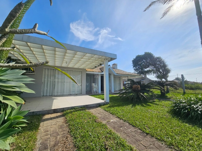CASA DE PRAIA COM 2 TERRENOS: 4ª foto da galeria de imagens do imóvel