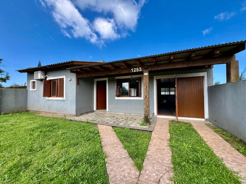 CASA DE PRAIA COM PISCINA: 1ª foto da galeria de imagens do imóvel
