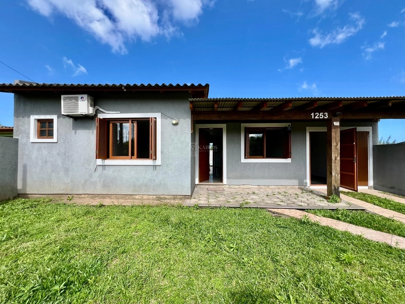 CASA DE PRAIA COM PISCINA: 2ª foto da galeria de imagens do imóvel