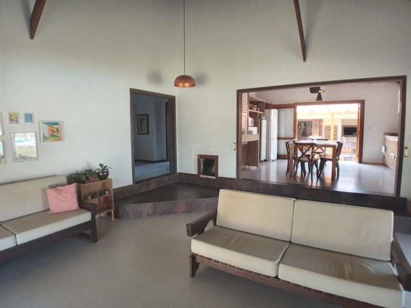 Casa de praia com 03 terrenos: 3ª foto da galeria de imagens do imóvel