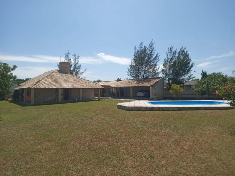 Casa de praia com 03 terrenos: 21ª foto da galeria de imagens do imóvel