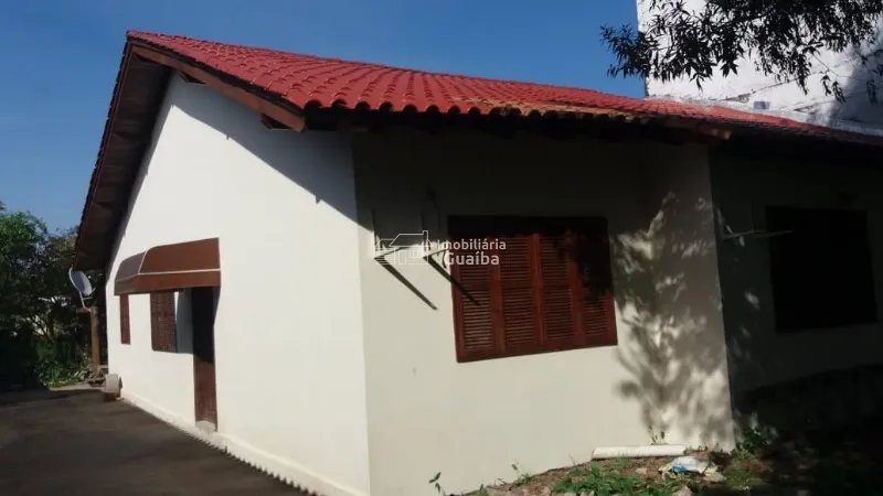 Casa em bairro arborizado