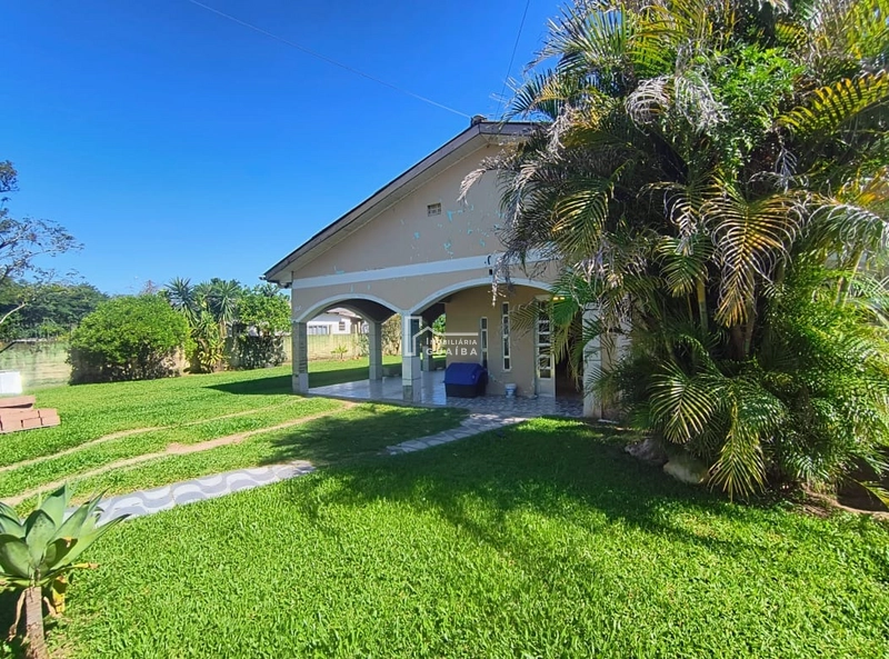 casa com amplo espaço para sua familia: 3ª foto da galeria de imagens do imóvel