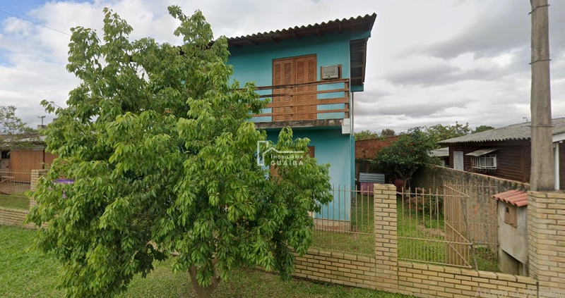 Casa 2 pisos em ótimo estado, peças amplas, garagem para 2 carros.