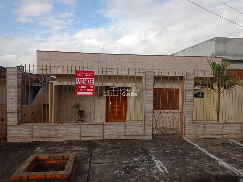 Excelente casa, dependências amplas, terreno de 480 m²!