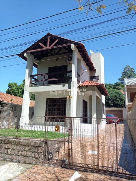Linda casa com 2 pavimentos, bem localizada em Zona nobre da cidade!