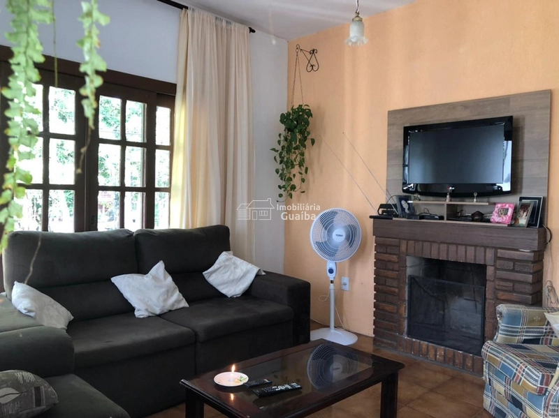 Linda casa com 2 pavimentos, bem localizada em Zona nobre da cidade!: 3ª foto da galeria de imagens do imóvel