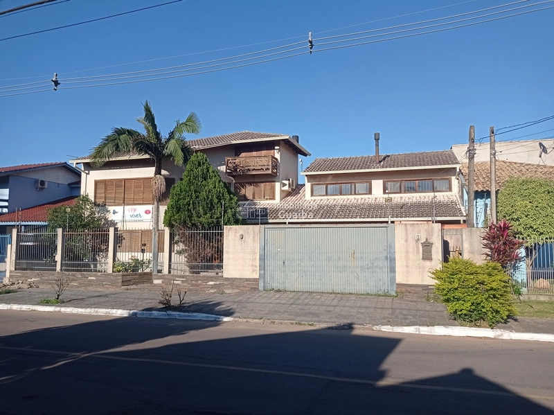 Casa de alto padrão em terreno de 600m²: 2ª foto da galeria de imagens do imóvel