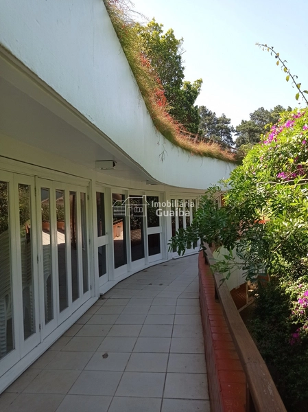 Maravilhosa casa com 387m²,lindo projeto arquitetônico!: 35ª foto da galeria de imagens do imóvel