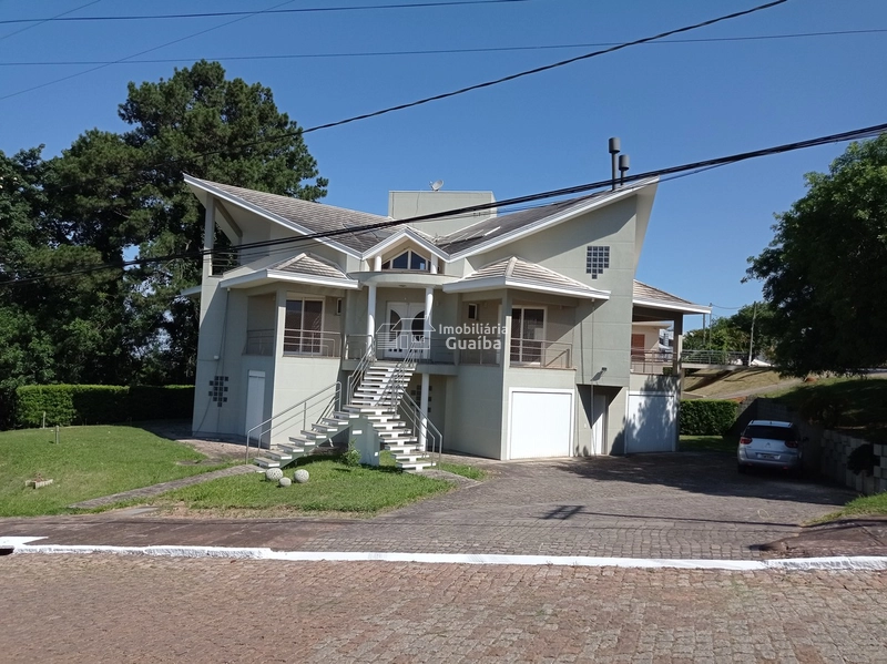 Maravilhosa casa com 387m²,lindo projeto arquitetônico!