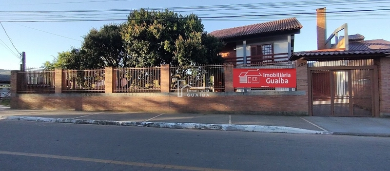 Bela casa com piscina!: 3ª foto da galeria de imagens do imóvel