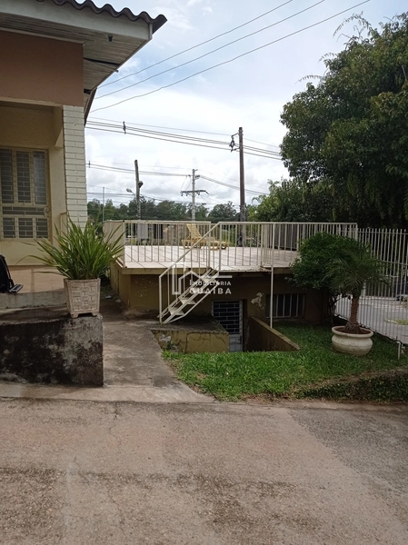 Casa de equina com peças amplas, ótima localização!: 6ª foto da galeria de imagens do imóvel