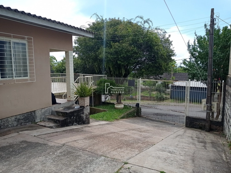 Casa de equina com peças amplas, ótima localização!: 4ª foto da galeria de imagens do imóvel