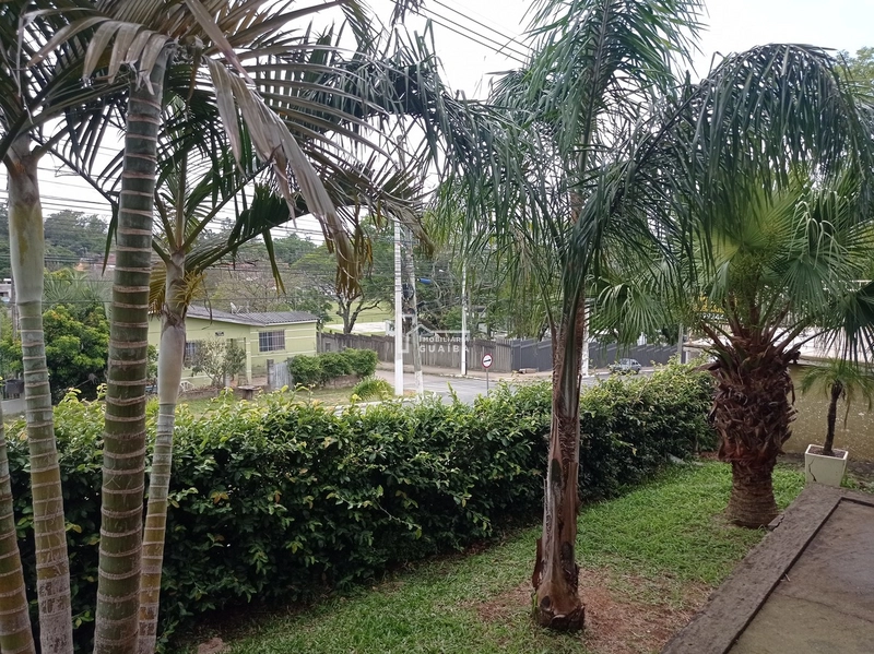 Casa de equina com peças amplas, ótima localização!: 13ª foto da galeria de imagens do imóvel