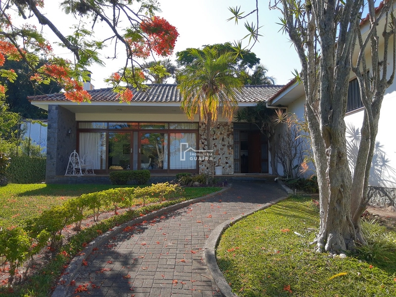 Excelente casa no Centro de Guaíba!