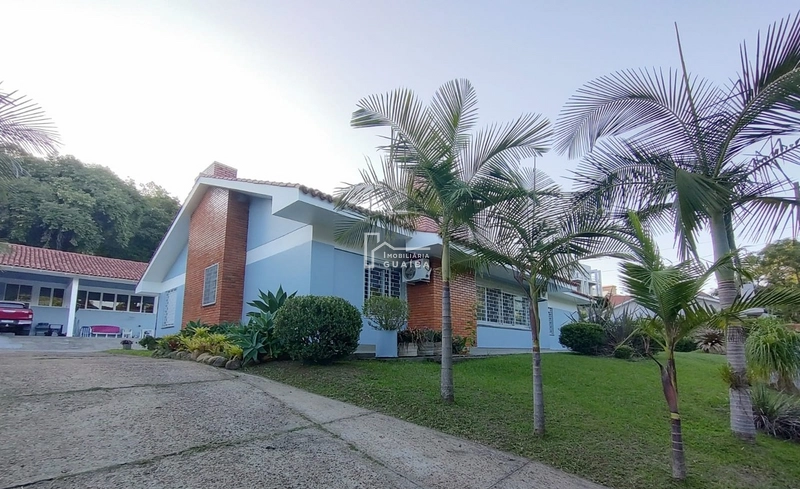 Bela residência em condomínio alto padrão