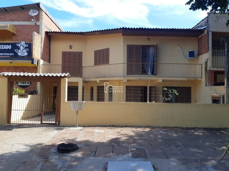 Casa ampla com excelente pátio!