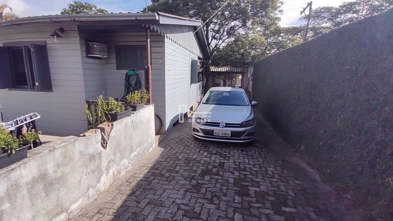 Casa de 3 dormitórios com piscina: 3ª foto da galeria de imagens do imóvel