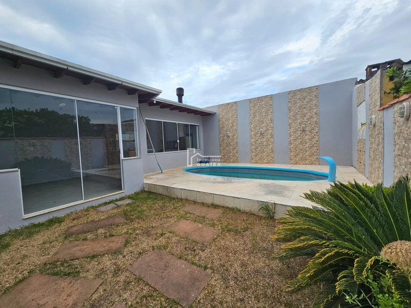 Casa com piscina na Santa Rita