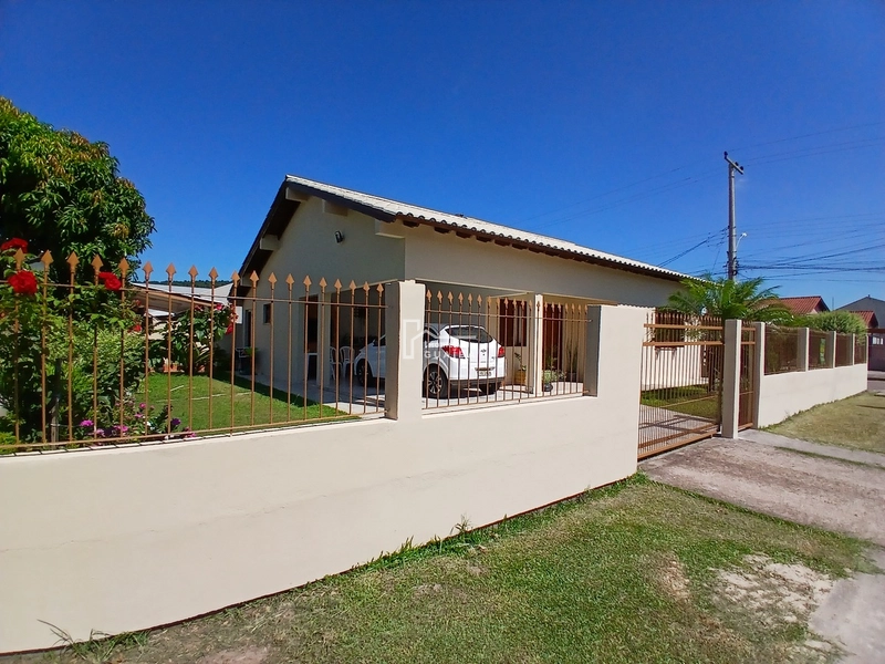 LINDA CASA DE ESQUINA: 2ª foto da galeria de imagens do imóvel