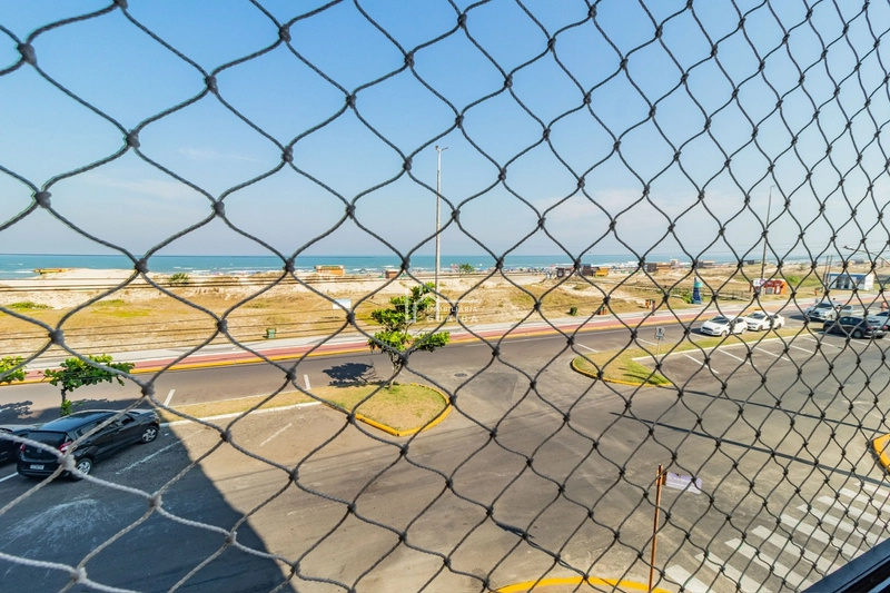 EXCLUSIVO APARTAMENTO DE ALTO PADRÃO - FRENTE MAR EM CAPÃO DA CANOA: 3ª foto da galeria de imagens do imóvel